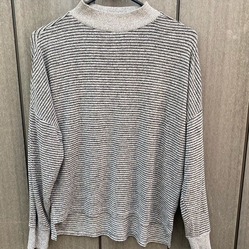 Free Press Mock‎ Turtleneck Sweater - Picture 7 of 8